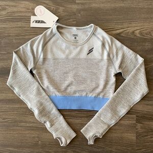 NWT Doyoueven Long Sleeve Cropped Workout Top Size Small